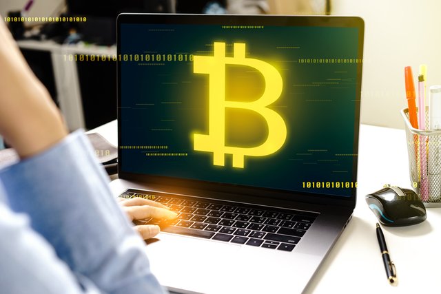 Brief'te Bitcoin Cumartesi: Warren Billboards Tarafından Uyardı, Coinbase Bankacılık ile Cazip