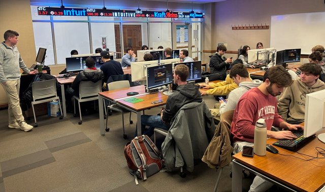Students working in the Applied Finance Center