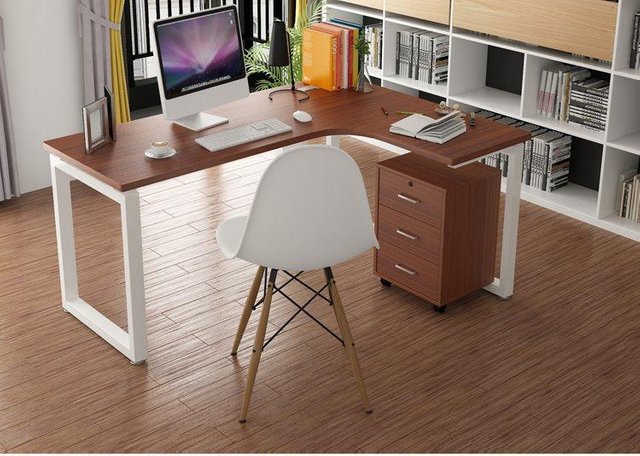 Bàn chữ L với khung chân sắt mang phong cách chắc chắn và hiện đại