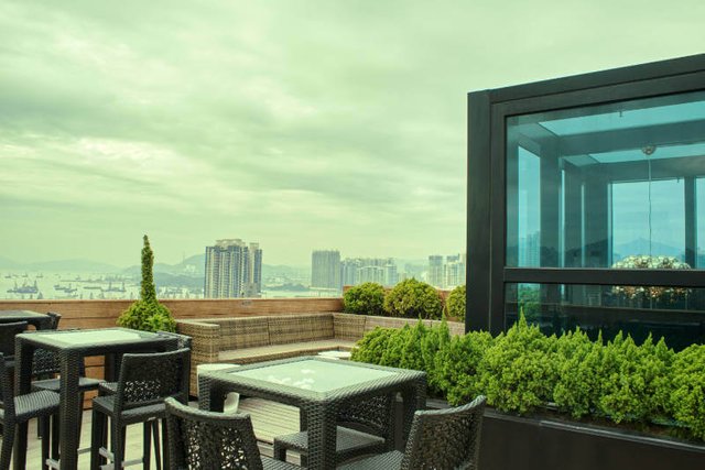 MADERA HOTEL HONG KONG REVIEW ONE TECH TRAVELLER ROOFTOP