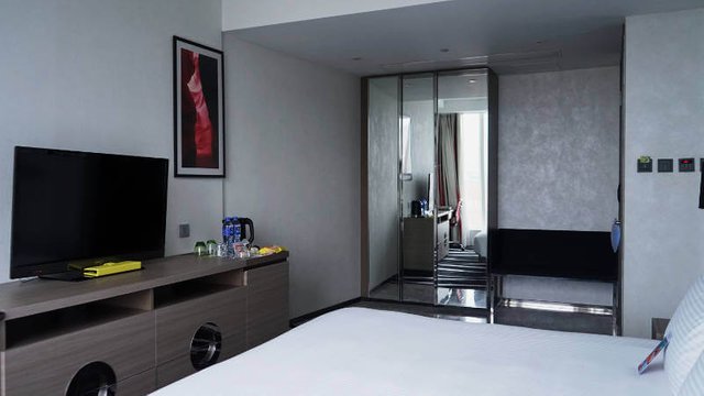 MADERA HOTEL HONG KONG REVIEW ONE TECH TRAVELLER ROOM 2