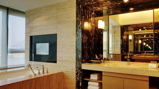 HYATT REGENCY SHA TIN PRESIDENTIAL SUITE HONG KONG ONE TECH TRAVELLER BATHROOM