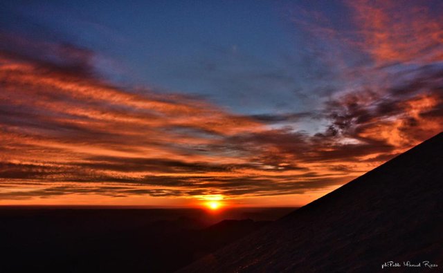 Amanecer ascendiendo al Volcán Lanín