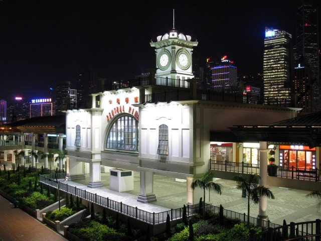 Central_Star_Ferry_Pier_Night