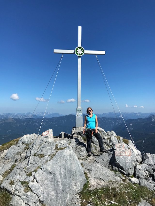 Rebecca-Donnerkogel-Kletersteig-Gipfelkreuz