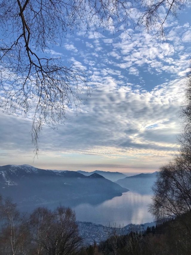 Aufstieg-Berge-Lago-Maggiore-Schweiz-rebeccaontheroof