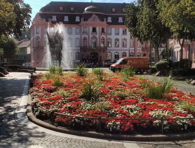 Osteiner Hof (Courtyard) with Fastnacht fountain and garden in foreground