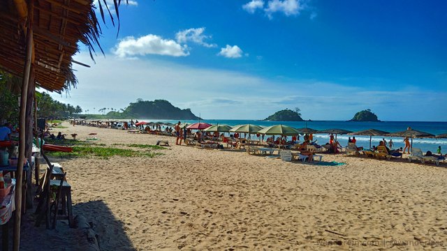 Crowd at Nacpan Beach, El Nido