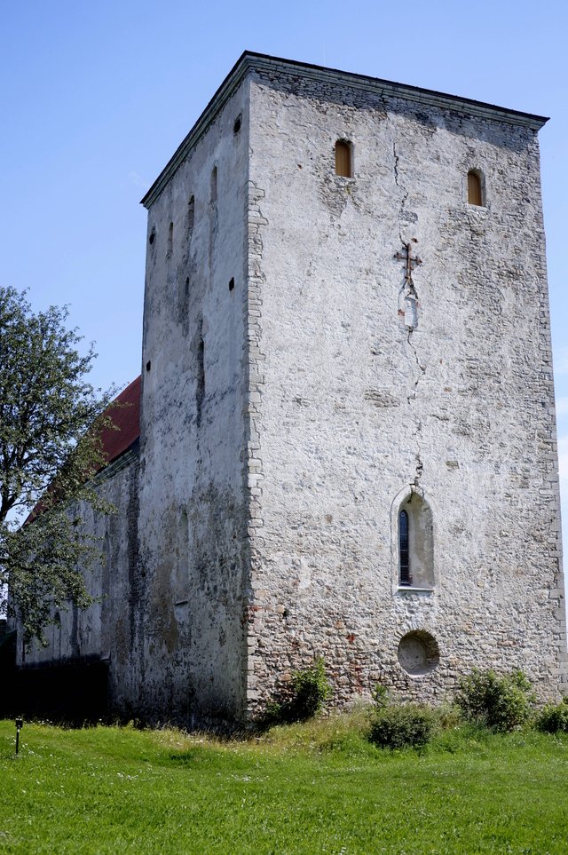 Kościół obronny w Pöide