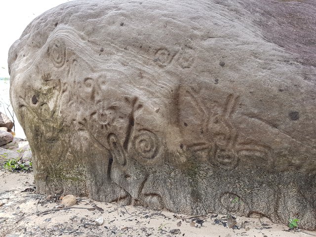 Ancient petroglyphs at Velho Airao