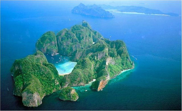 Phi Phi island tahiland.jpg
