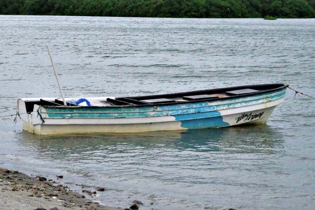 colorchallenge photography fridayskyblue boat .jpg