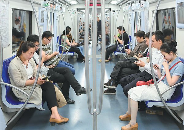 Chinese People Reading on Subway.jpg