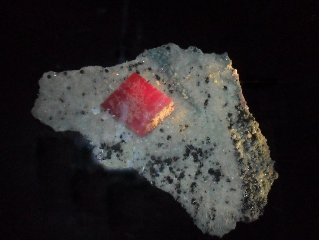 Cuprite_gemstone.jpg