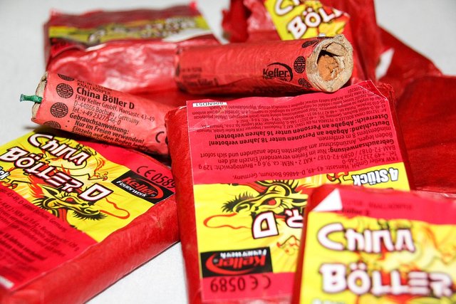 firecrackers-1116918_960_720.jpg