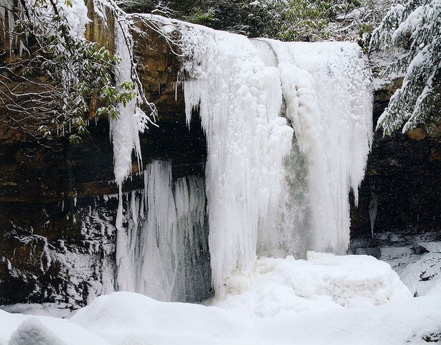 767px-Frozen_Waterfall_Ohiopyle_State_Park.jpg