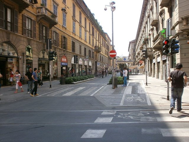 800px-Via_paolo_sarpi_-_chinatown_milano_3.JPG