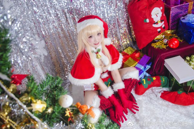 Christmas-Cosplay-2017-4.jpg