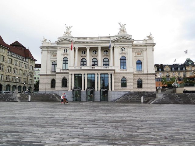 opernhaus_zurich.jpg