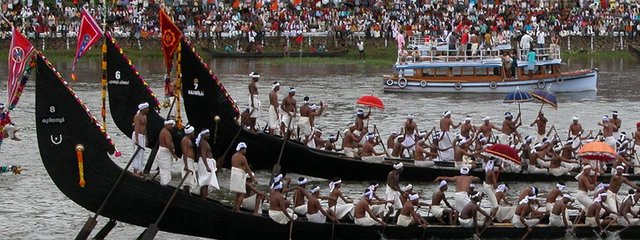 Keralite-snake-boat-racing.jpg