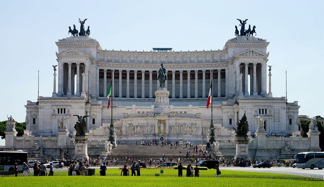 Altar_della_Patria_September_2015-1.jpg