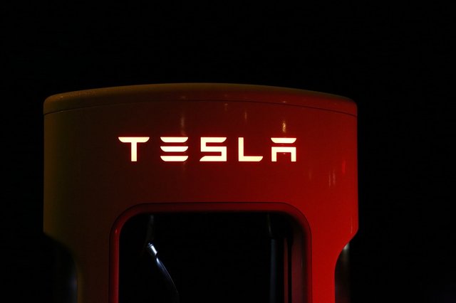 tesla-1724773_960_720.jpg