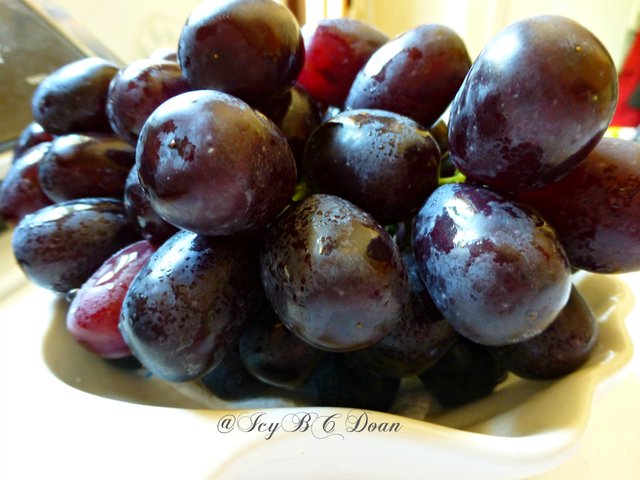 black grapes.jpg