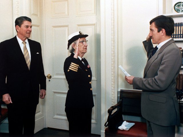 grace_hopper_being_promoted_to_commodore-5245227769ae68ca0290cfada565929f2c3631ea-s1500-c85.jpeg
