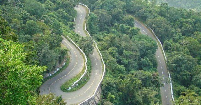 Valparai_GhatRoad.JPG