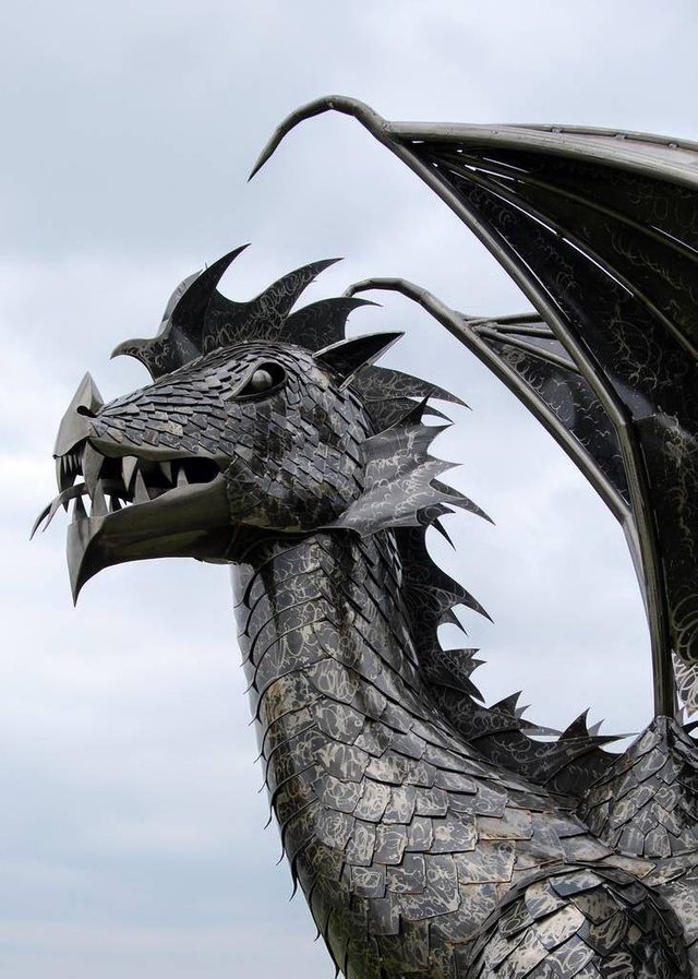 dewi-dragon-harlech-ddraig-goch-3.jpg