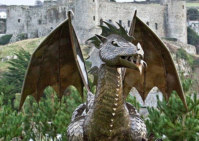 dewi-dragon-harlech-ddraig-goch-4.jpg