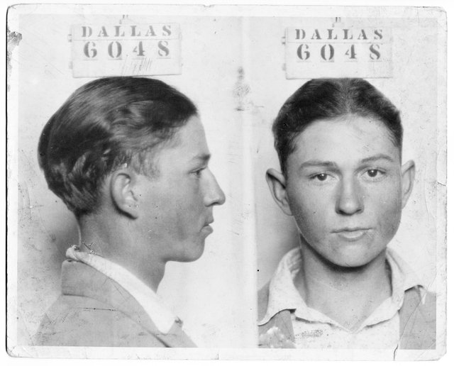 Clyde_Champion_Barrow_Mug_Shot_-_Dallas_6048.jpg