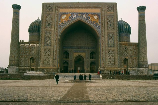 sher-dor-madrasah-in-samarkand-uzbekistan.jpg