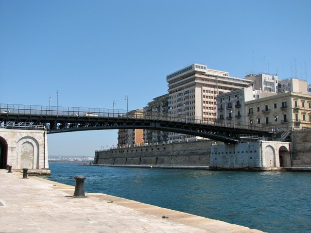 Ponte_di_San_Francesco_di_Paola,_Taranto_2007.jpg