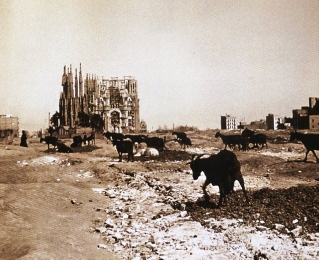 Sagrada_Familia_1915.jpg