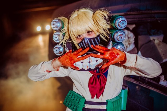 Bloody-Orgasmic-TogaHimiko-Cosplay-18.jpg