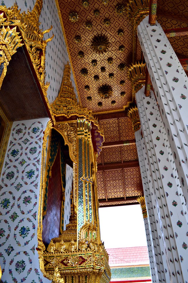 Wat-Pho-Temple-Thailand-2.JPG