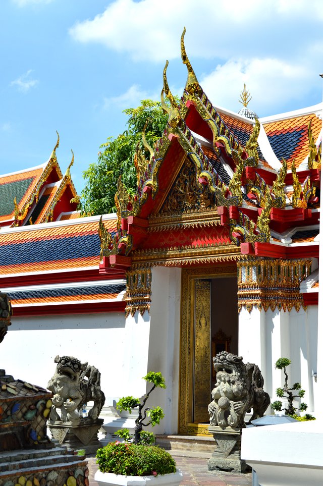 Wat-Pho-Temple-Thailand-15.JPG