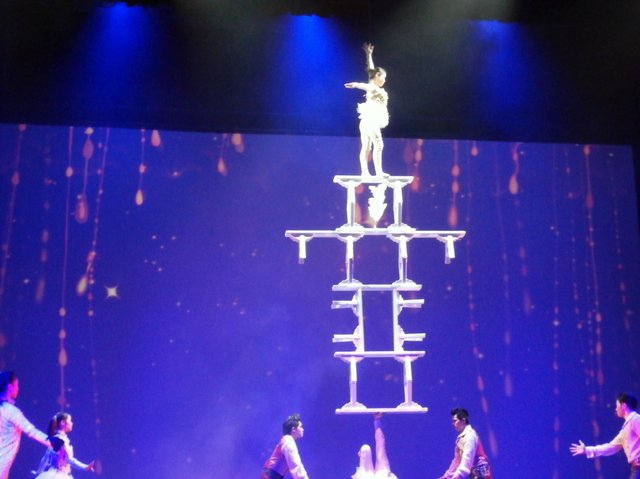 acrobats4.jpg