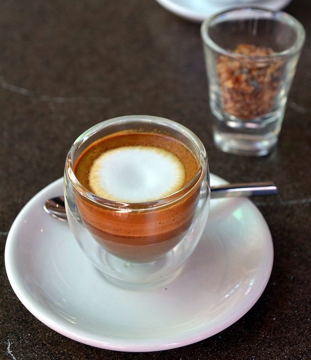 885px-Espresso_macchiato_Chiang_Mai.JPG