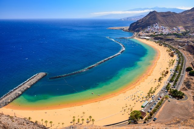 les-magnifiques-plages-des-canaries-view-of-famous-beach-and-ocean-lagoon-playa-de-las-teresitas-tenerife-canary-islands-spain-828-3b5d.jpg