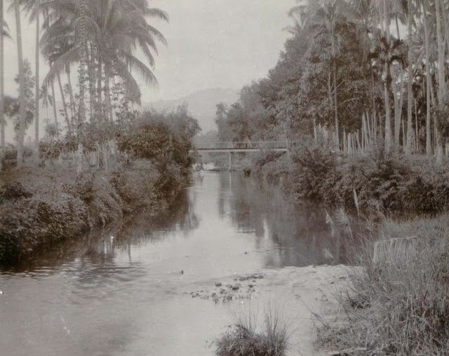 Jembatan di atas sungai di Lammeulo (1912).jpg