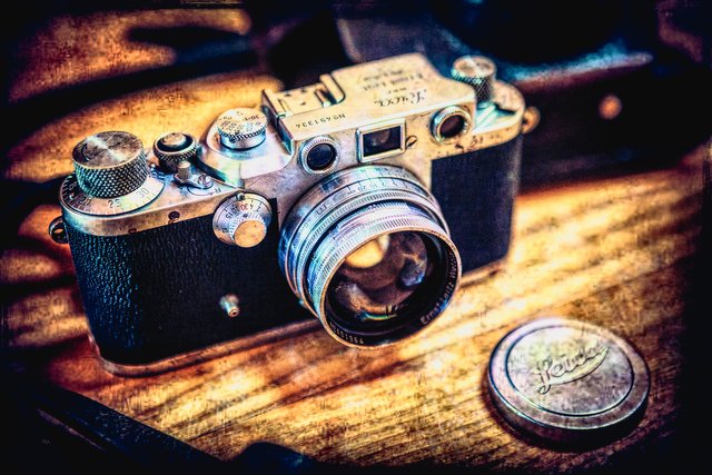 Leica-Old.jpg