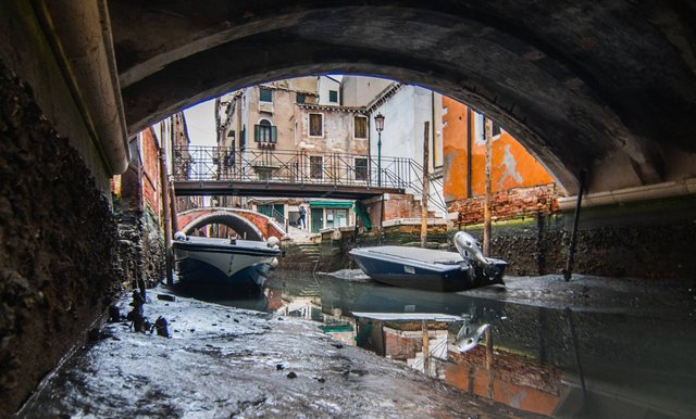 canales venecia.jpg