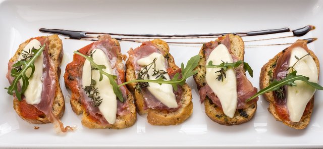 bruschetta-2131893_1920.jpg