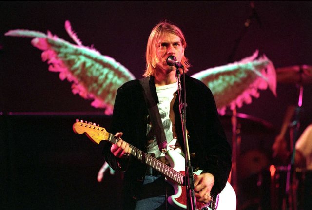 kurt-cobain-wings-mtv-live-1993jpg-1.jpg