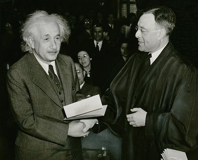 741px-Albert_Einstein_citizenship_NYWTS.jpg