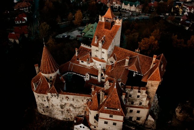 draculas-castle-bran-romanian.jpg