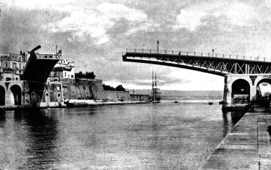 Ponte_Girevole_Taranto_1919.jpg