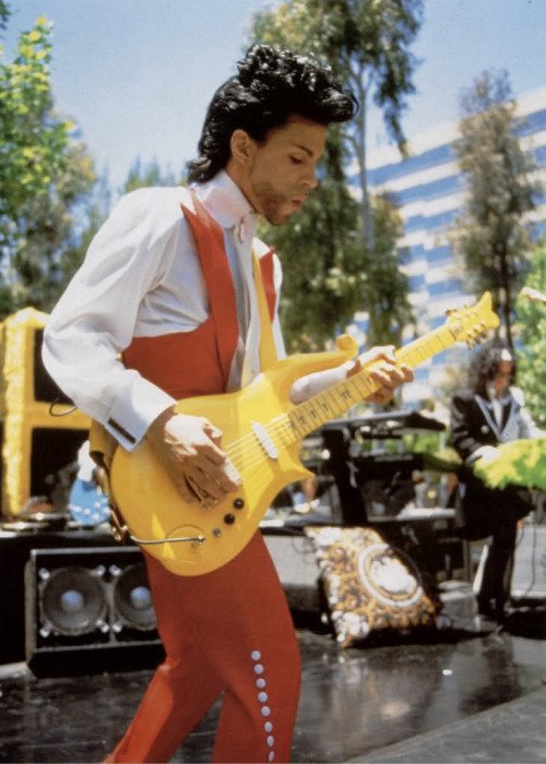 Prince_guitar_collection_05.jpg